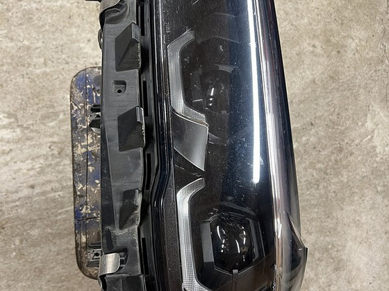 BMW x5 G05 vasak esi tuli