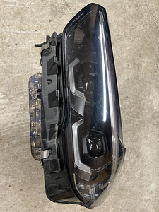 BMW x5 G05 vasak esi tuli (1 foto / 3)