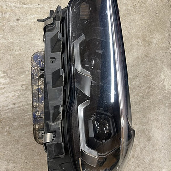 BMW x5 G05 vasak esi tuli