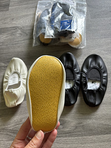 Laste võimlemissussid (suurused 24, 25) valged ja mustad (2 foto / 5)