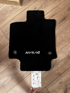 Tekstiilist matid RAV4-le (4 foto / 5)