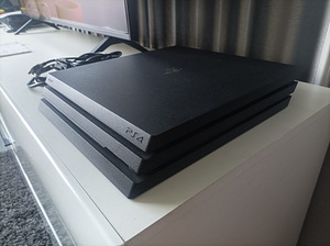 Playstation 4 pro (1 фото из 2)