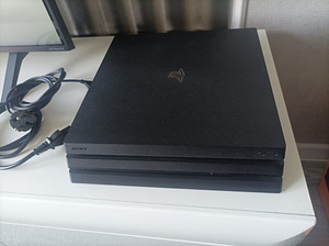 Playstation 4 pro (2 фото из 2)