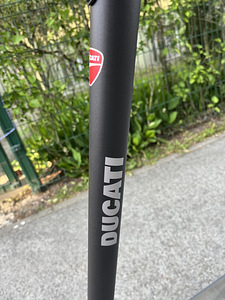 Электросамокат Ducati (7 фото из 8)