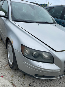 VOLVO V50 2,4 BENSIIN, AUTOMAAT, VARUOSAD (1 foto / 10)