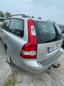 VOLVO V50 2,4 BENSIIN, AUTOMAAT, VARUOSAD (3 foto / 10)