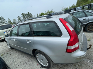 VOLVO V50 2,4 BENSIIN, AUTOMAAT, VARUOSAD (4 foto / 10)