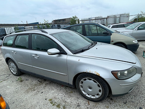 VOLVO V50 2,4 BENSIIN, AUTOMAAT, VARUOSAD (7 foto / 10)