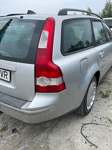 VOLVO V50 2,4 BENSIIN, AUTOMAAT, VARUOSAD (9 foto / 10)