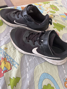 Nike 32 размер (1 фото из 4)
