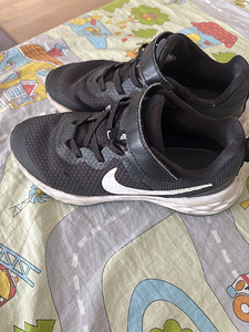 Nike 32 размер (3 фото из 4)