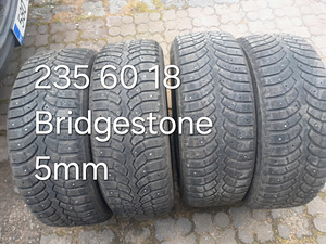 235 60 R18 (3 фото из 3)