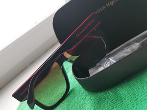 Alexander McQueen (2 фото из 3)