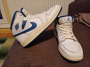 Кроссовки Nike (1 фото из 4)