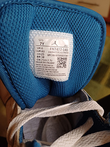 Кроссовки Nike (2 фото из 4)