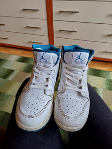 Кроссовки Nike (3 фото из 4)