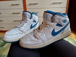 Кроссовки Nike (4 фото из 4)