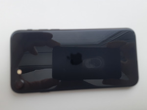 iPhone SE 2020 256 ГБ черный. (7 фото из 7)