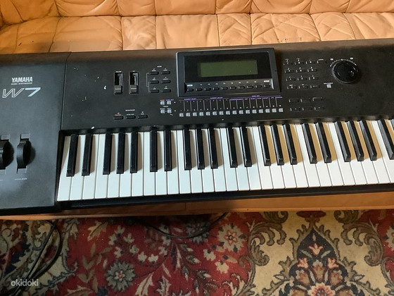 Süntesaator Yamaha W7