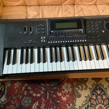 Синтезатор Yamaha W7