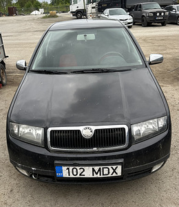 SKODA FABIA 1,2 BENS, VARUOSAD (1 foto / 8)