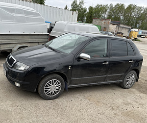 SKODA FABIA 1,2 BENS, VARUOSAD (3 foto / 8)