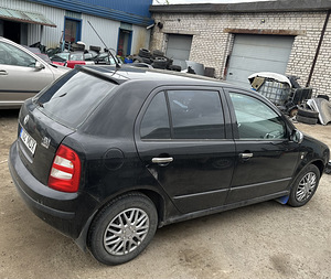 SKODA FABIA 1,2 BENS, VARUOSAD (4 foto / 8)