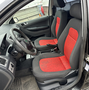 SKODA FABIA 1,2 BENS, VARUOSAD (6 foto / 8)