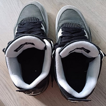 Müün Jordan 4 "Fear" tossud (40.5 eu)