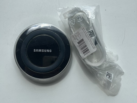 Samsung Wireless Charger + micro USB laadimiskaabel