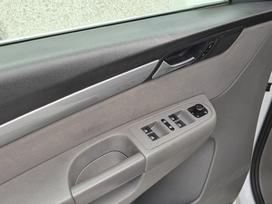 Volkwagen Sharan (6 фото из 7)