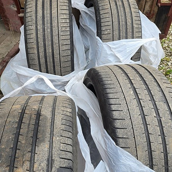 Pirelli zero r22