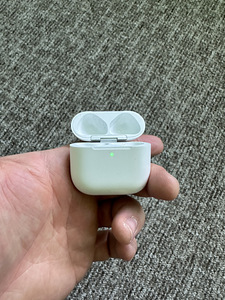 Зарядный чехол для Airpods 4 (1 фото из 2)