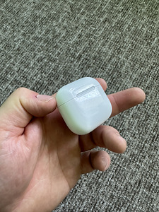 Зарядный чехол для Airpods 4 (2 фото из 2)