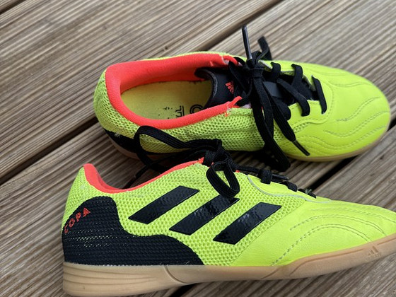 Adidas футбольные бутсы (на размер 32)