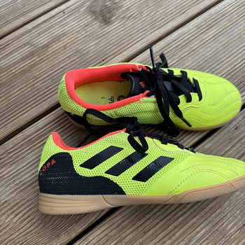 Adidas jalgpalli jalatsid (32 suurusele)