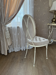 Стул (1 фото из 3)