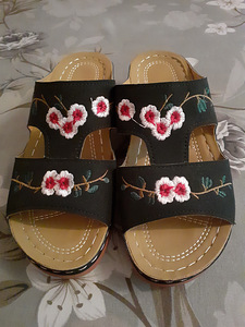 Босоножки 38 (2 фото из 3)