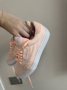 Кроссовки Adidas (3 фото из 3)