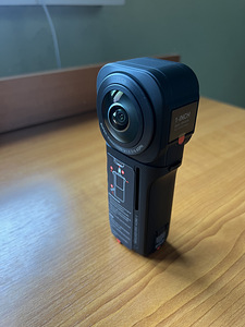 Insta360 ONE RS 1-Inch 360 (3 фото из 8)