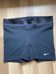 Продаются короткие шорты Nike (1 фото из 1)