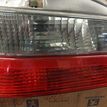 Продается задняя фара для Peugeot 406