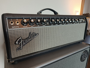 Басовый усилитель Fender Bassmann 800 (5 фото из 6)