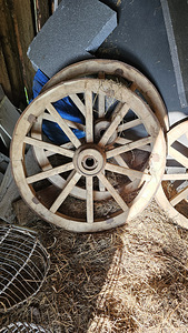 Ось для коляски и колеса для коляски (2 фото из 3)