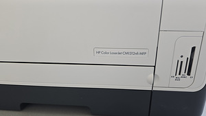 Printer HP Color LaserJet CM1312nfi MFP (1 foto / 3)