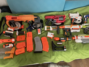 NERF комплект (8 бластеров + снаряжение) (2 фото из 10)