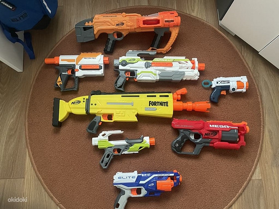 NERF комплект (8 бластеров + снаряжение)