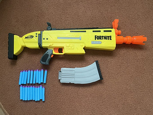 NERF комплект (8 бластеров + снаряжение) (4 фото из 10)