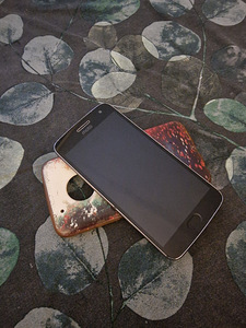 Motorola Moto G5 plus 32 GB varuosadeks (1 foto / 2)