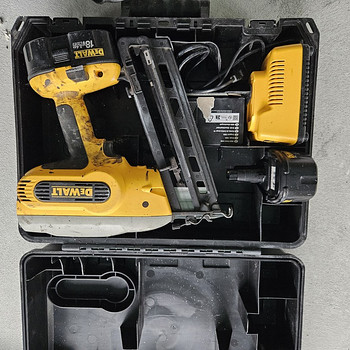 Гвоздезабивной пистолет Dewalt